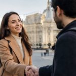 Bonjour en italien : les expressions essentielles pour saluer et prendre congé